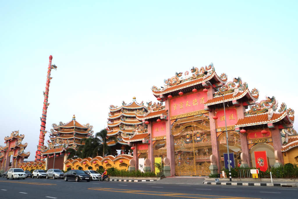 Nacha Sa Thai Chue Shrine near Ang Sila - Temples near Pattaya